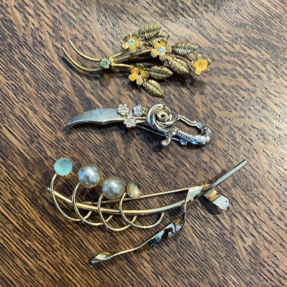 Huge lot of assorted estate sale ladies/girls jewelry, pins, pendants, earrings+ - Picture 12 of 12